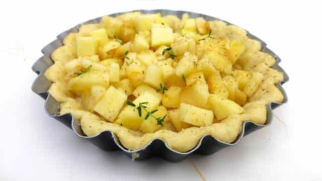 Are you looking for a great starter or veggie lunch idea? Then do try out my baked brie, fresh thyme and apple tart recipe!