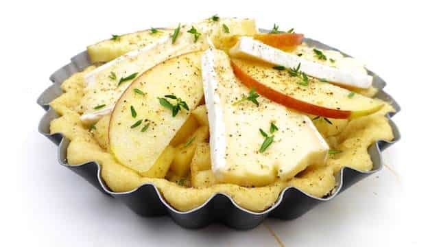 Are you looking for a great starter or veggie lunch idea? Then do try out my baked brie, fresh thyme and apple tart recipe!