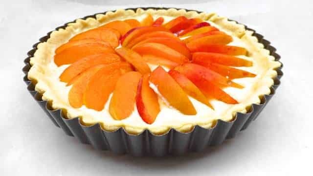 Fresh apricots in your pantry? Then try out my apricot pie: homemade pie shell filled with pastry cream and fresh apricots...
