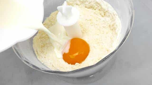 Fresh apricots in your pantry? Then try out my apricot pie: homemade pie shell filled with pastry cream and fresh apricots...