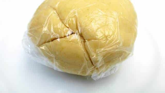 Fresh apricots in your pantry? Then try out my apricot pie: homemade pie shell filled with pastry cream and fresh apricots...