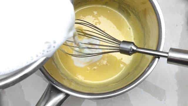 Fresh apricots in your pantry? Then try out my apricot pie: homemade pie shell filled with pastry cream and fresh apricots...