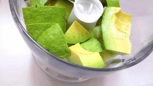 My chilled cilantro, sweet corn and avocado soup: call it a green gazpacho or a cold appetizer soup... Very easy to make in advance!