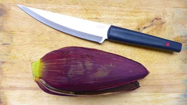 First time I tasted a banana flower salad I had a blast - was while I was following a cooking class in Chiang Mai, Thailand.