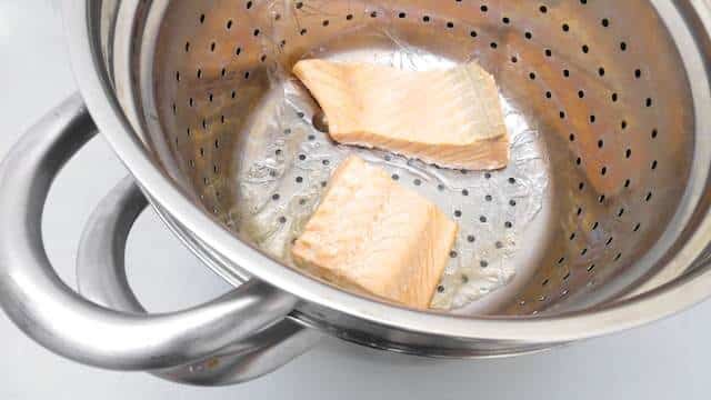 Classic beurre blanc recipe: a French butter sauce for salmon... highly delicious in combination with boiled potatoes and sauerkraut!