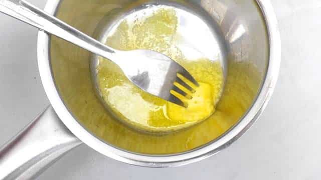 Classic beurre blanc recipe: a French butter sauce for salmon... highly delicious in combination with boiled potatoes and sauerkraut!