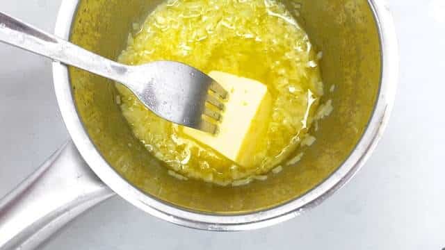 Classic beurre blanc recipe: a French butter sauce for salmon... highly delicious in combination with boiled potatoes and sauerkraut!
