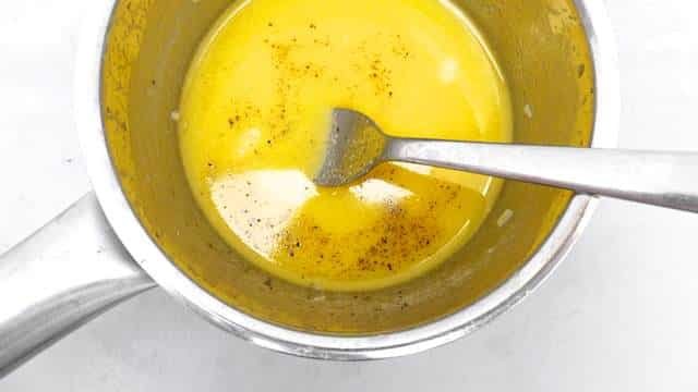 Classic beurre blanc recipe: a French butter sauce for salmon... highly delicious in combination with boiled potatoes and sauerkraut!