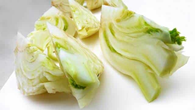 Braised fennel: crunchy fennel slices braised briefly in white wine... A great side dish for all kinds of beef, fish pork or chicken dishes. Eat your greens!