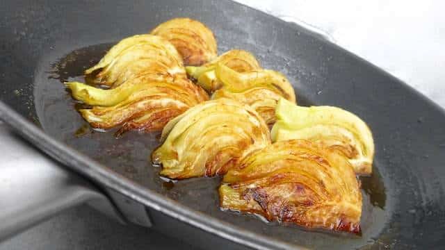 Braised fennel: crunchy fennel slices braised briefly in white wine... A great side dish for all kinds of beef, fish pork or chicken dishes. Eat your greens!