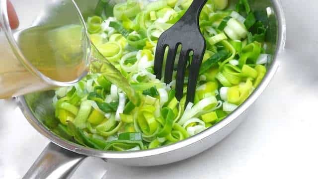 Super soft and smooth braised leeks with butter, white wine and nutmeg... All these flavors are a perfect match for each other!