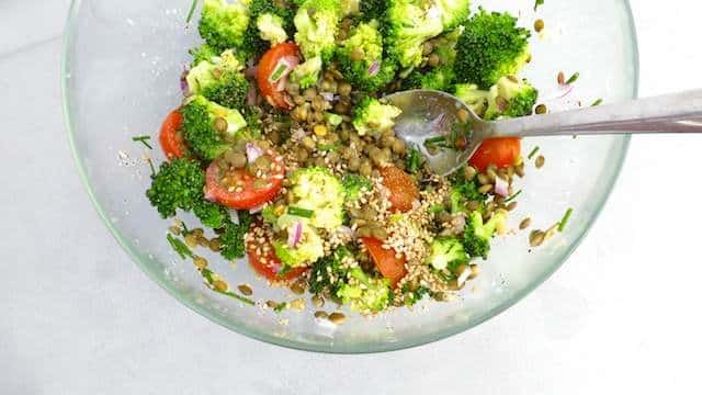 Here is my healthy and colorful broccoli salad recipe with cherry tomatoes, lentils, red onion and a light milk dressing...