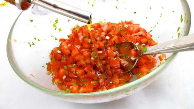 Easy Italian Bruschetta Recipe Here's a classic summer appetizer recipe: my Italian bruschetta recipe. Plain and simple, diced tomatoes with fresh basil.