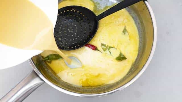 My creamy butter prawns recipe: a Malaysian recipe for prawns in a creamy curry leaf sauce... The most popular recipe here on my website!