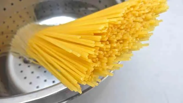 Classic cacio e pepe pasta: simple Italian spaghetti dish with grated pecorino cheese and freshly ground pepper... Yum!