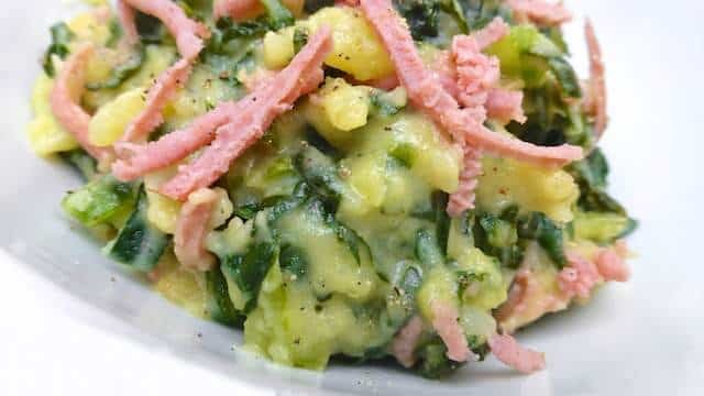 Easy Kale Mashed Potatoes Recipe Kale is such a wonderful vegetable. I'm sure you gonna love these kale mashed potatoes as well! Keep the kale crunchy, please!