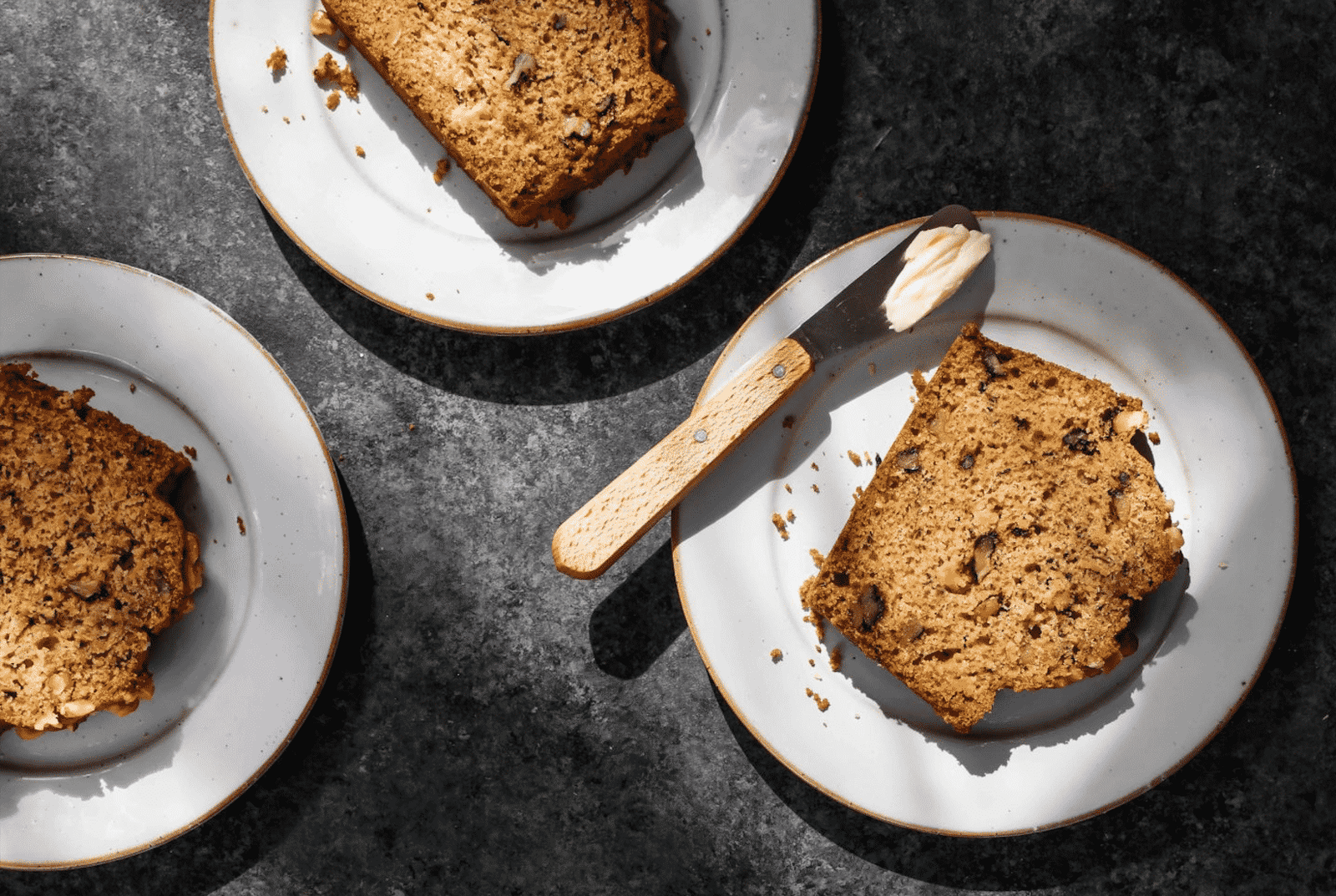 Leftover zucchini in your fridge? Turn it into a fluffy bread! Check out these 20 best zucchini bread recipes by fellow food bloggers...