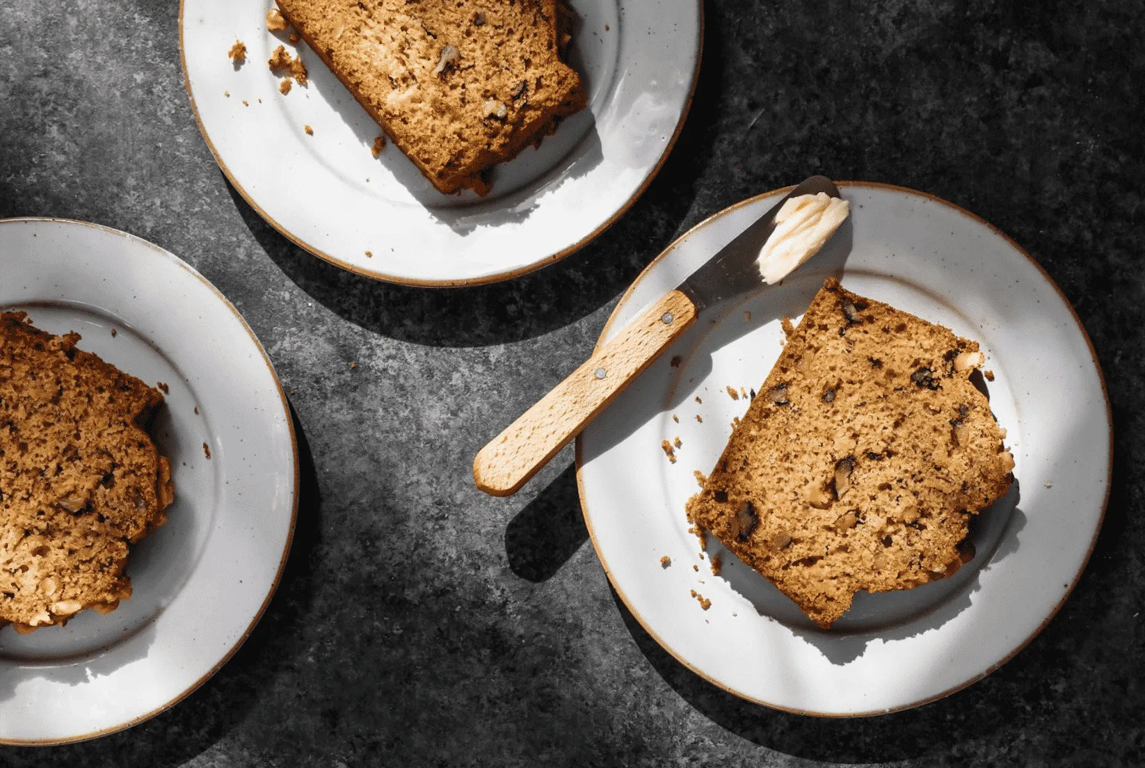 Leftover zucchini in your fridge? Turn it into a fluffy bread! Check out these 20 best zucchini bread recipes by fellow food bloggers...