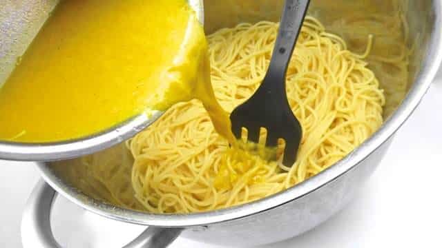 Zesty spaghetti with buttery orange and canned sardines recipe... Sunny, fresh and delicious! You are in for a real surprise...
