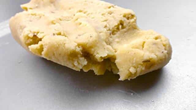 What an easy appetizer cheese cookie recipe with Emmental and cumin seeds: make your own party snacks! These cheese cookies are perfect.