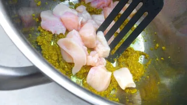 Easy Mauritian Chicken Kalia Recipe My creamy chicken kalia recipe: a quick and easy fresh ginger, spices and yogurt chicken curry! A popular dish from the island of Mauritius...