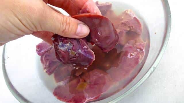 My chicken liver stew, a dark and powerful stew for liver lovers... Chicken livers in a rich por wine and balsamic vinegar sauce!