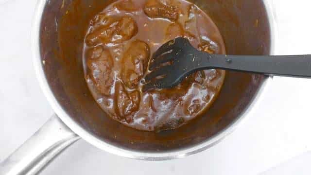 My chicken liver stew, a dark and powerful stew for liver lovers... Chicken livers in a rich por wine and balsamic vinegar sauce!