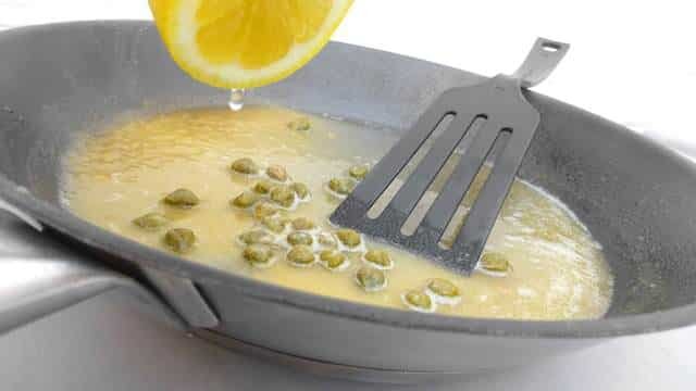 Chicken Piccata Recipe: chicken in lemon, white wine and caper sauce! Serve this dish with grilled bread or plain and simple: over al dente pasta...