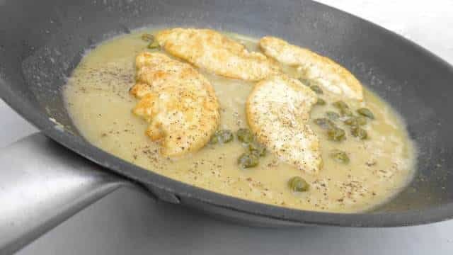 Chicken Piccata Recipe: chicken in lemon, white wine and caper sauce! Serve this dish with grilled bread or plain and simple: over al dente pasta...