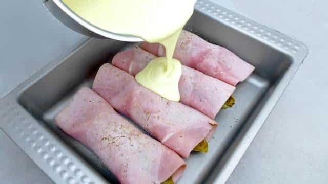 Chicory rolls: wrapped in ham and topped with a cheesy bechamel sauce. Definitely one of my all-time favorite Belgian classics!