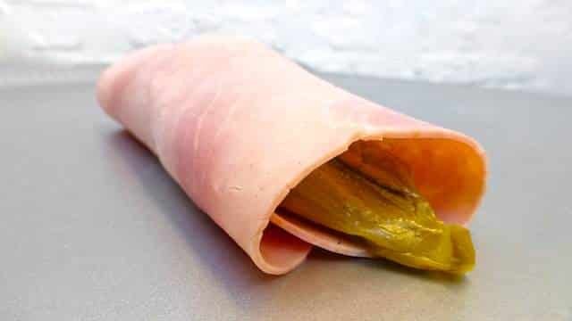 Chicory rolls: wrapped in ham and topped with a cheesy bechamel sauce. Definitely one of my all-time favorite Belgian classics!