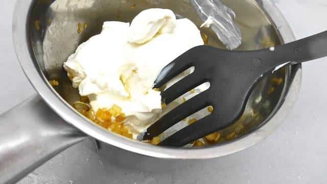 Cheesy chili con queso dip recipe, a popular appetizer dip with melted cheese, a dash of chili powder and some fresh bell pepper...