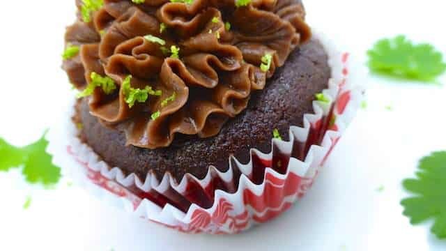 Best Chocolate Guinness Cupcakes My sweet and fluffy chocolate Guinness cupcakes: quick and easy cupcakes with a creamy cocoa frosting on top! What a decadent treat...