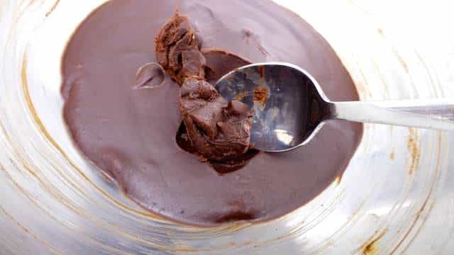 Sweet chocolate truffle recipe: easy to make coffee flavored chocolate truffles coated with cocoa... A great homemade gift!