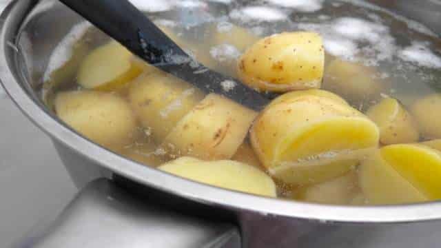 My drop dead simple classic potato salad recipe with olive oil and lots of fresh herbs and capers: a light potato side dish!
