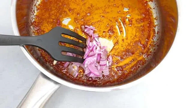 Turkish kisir: a delicious couscous salad recipe with tomato paste and fresh herbs... a great alternative for classic tabbouleh!