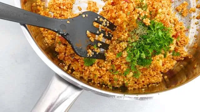 Turkish kisir: a delicious couscous salad recipe with tomato paste and fresh herbs... a great alternative for classic tabbouleh!