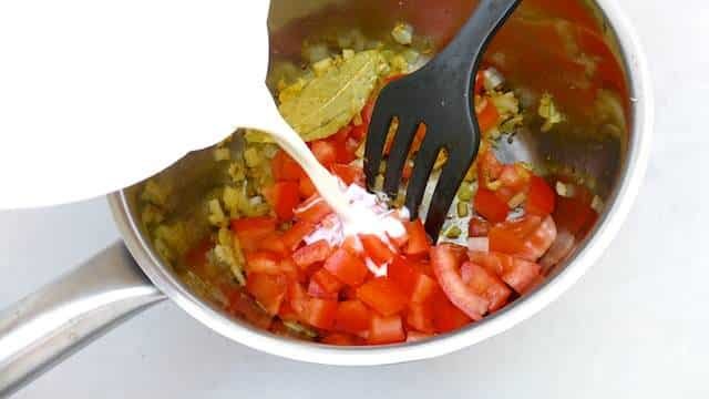 An Eastern flavored vegetarian egg curry recipe with yogurt, fresh tomatoes, lentils and boiled eggs... A great curry from scratch!
