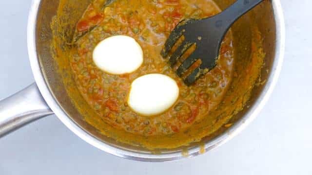An Eastern flavored vegetarian egg curry recipe with yogurt, fresh tomatoes, lentils and boiled eggs... A great curry from scratch!