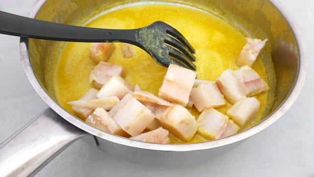 Here's a spicy creamy Thai yellow fish curry recipe with fresh prawns, sweet diced mango and crunchy zucchini... Delicious!
