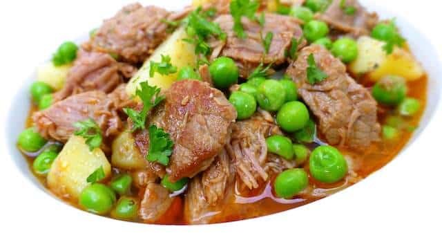 You love a good stew but it’s too hot outside for heavy food? This ginger beef stew might be the solution to your dinner dilemma!