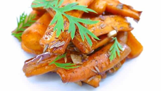 Nope, there's no sugar involved in this glazed carrots recipe but beer: Guinness! That and the balsamic vinegar make it so savory.