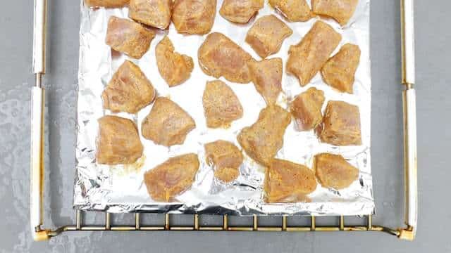 Indian butter chicken recipe, an easy Indian recipe for chicken in a creamy tomato sauce. Serve with chapati bread, naan bread or boiled basmati rice...