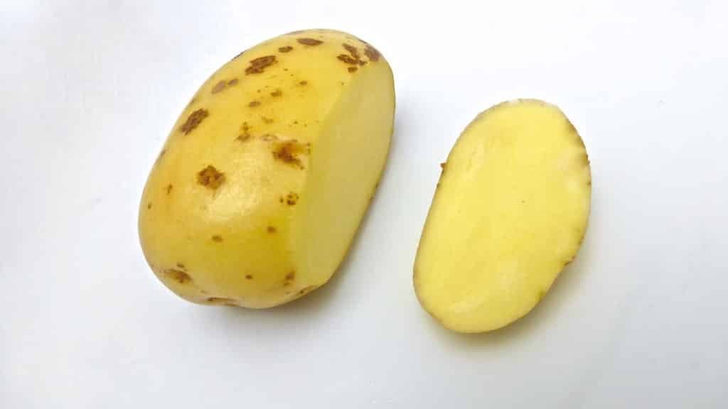 Hasselback potatoes, what a surprising and cute looking potato side dish! Apparently hasselback potatoes are a Swedish specialty.