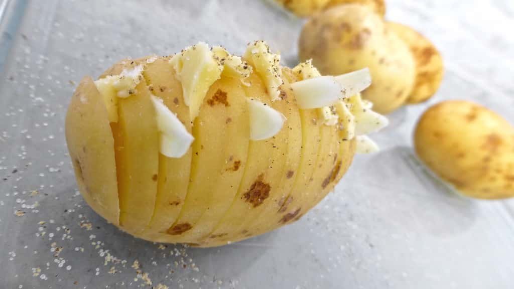 Hasselback potatoes, what a surprising and cute looking potato side dish! Apparently hasselback potatoes are a Swedish specialty.