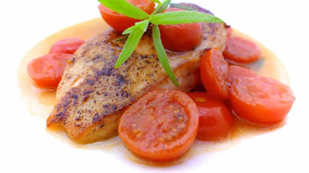 Juicy vinegar chicken with tomatoes and fresh tarragon! This sounds like a great idea for your next chicken dinner... Enjoy!