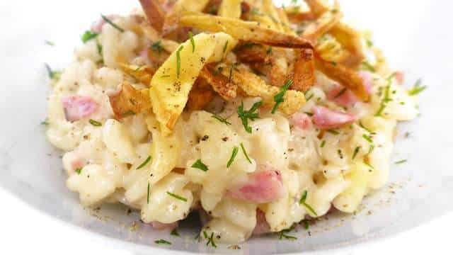 The flavors in this parsnip risotto recipe are dope: fresh rosemary, creamy mascarpone, salted bacon and that earthy sweetness of the parsnip.