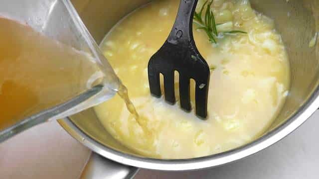 The flavors in this parsnip risotto recipe are dope: fresh rosemary, creamy mascarpone, salted bacon and that earthy sweetness of the parsnip.