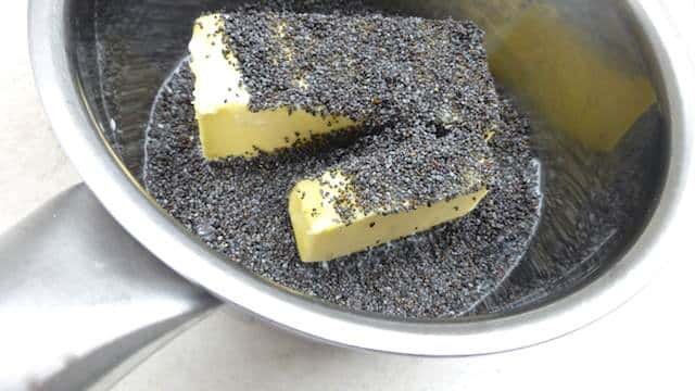 This poppy seed cake recipe never fails! I made it many times, especially for a cozy coffee or tea break in the afternoon...