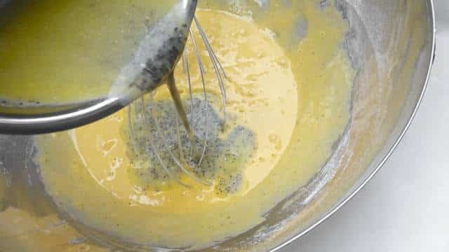 This poppy seed cake recipe never fails! I made it many times, especially for a cozy coffee or tea break in the afternoon...
